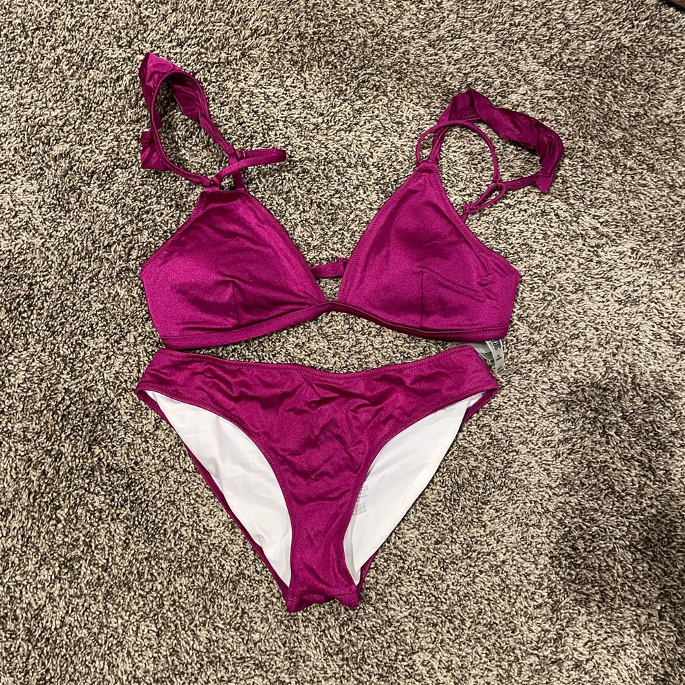 Victoria’s Secret Pink off the shoulder swimsuit. Only worn a couple of times.